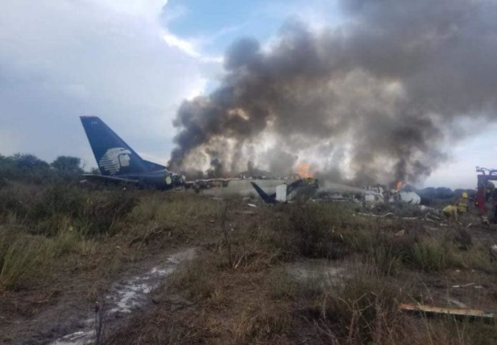 Сгоревший в аэропорту Дуранго Embraer 190 Aeromexico