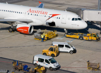 Обслуживание самолета Austrian Airlines в аэропорту Вены