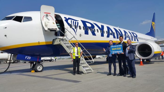 Встреча первого рейса Ryanair из Берлина в аэропорту Борисполь