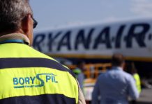 Самолет Ryanair в аэропорту Борисполь