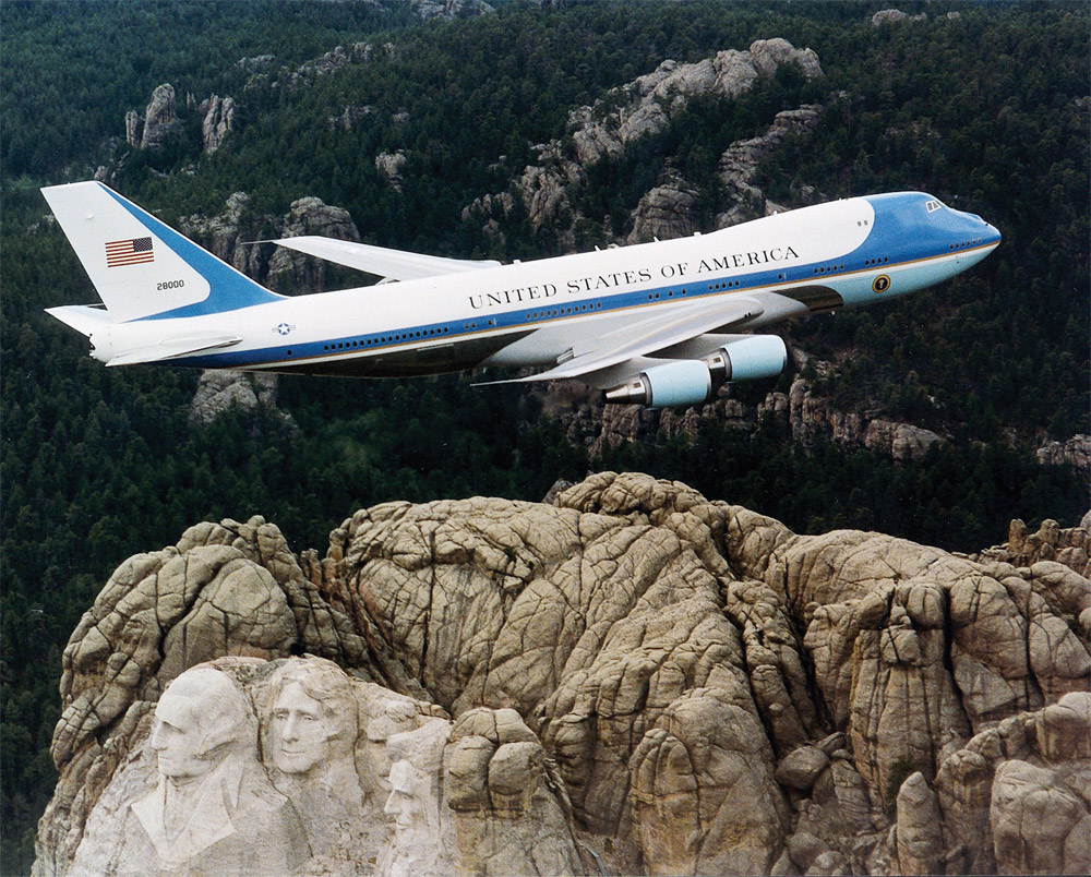 Модификация Boeing 747 - Boeing VC-25 - которая используется для перевозки президента США