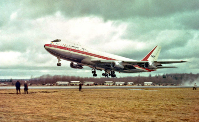 Перший політ Boeing 747 9 лютого 1969 року