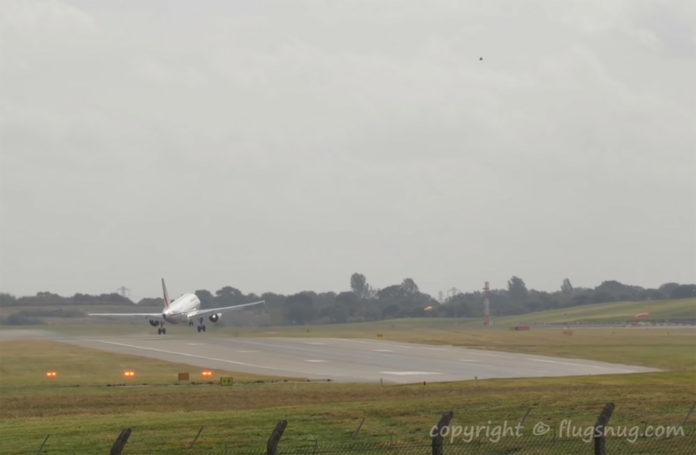 Попытка захода на посадку самолета Airbus A319 авиакомпании Air France в аэропорту Бирмингема