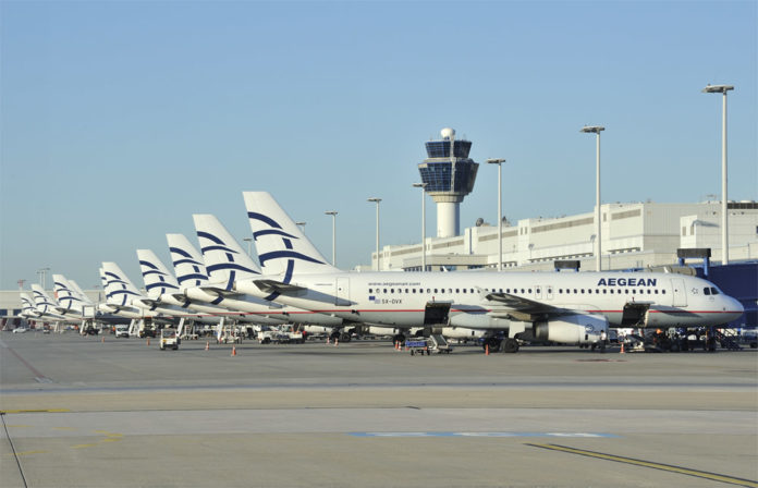 Самолеты Aegean Airlines в аэропорту Афин