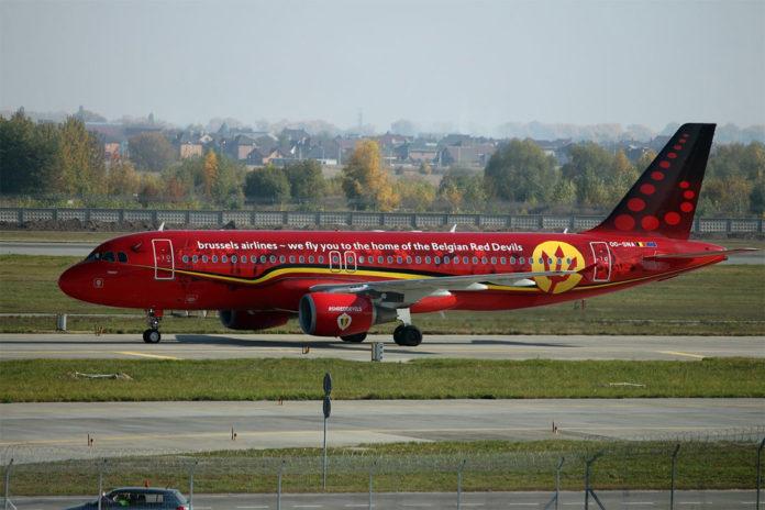 Airbus A320 Brussels Airlines в специальной ливрее с трезубцем, посвященной национальной футбольной сборной Бельгии по футболу