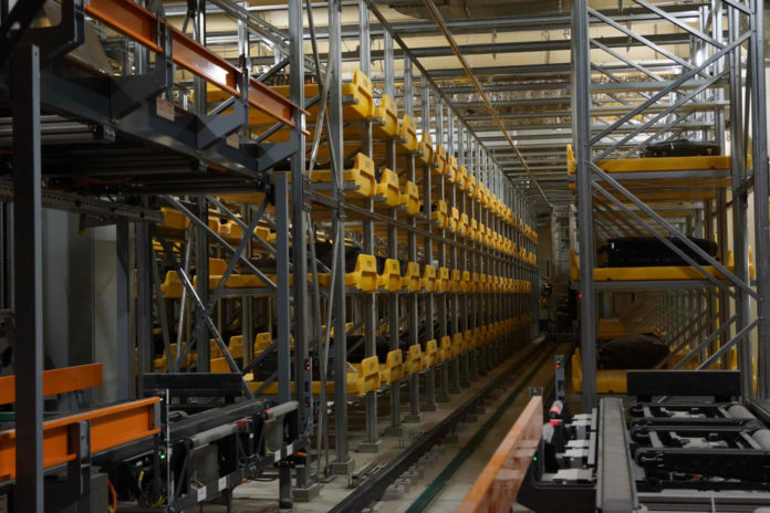 Роботизированный склад временного хранения багажа Vanderlande в аэропорту Домодедово