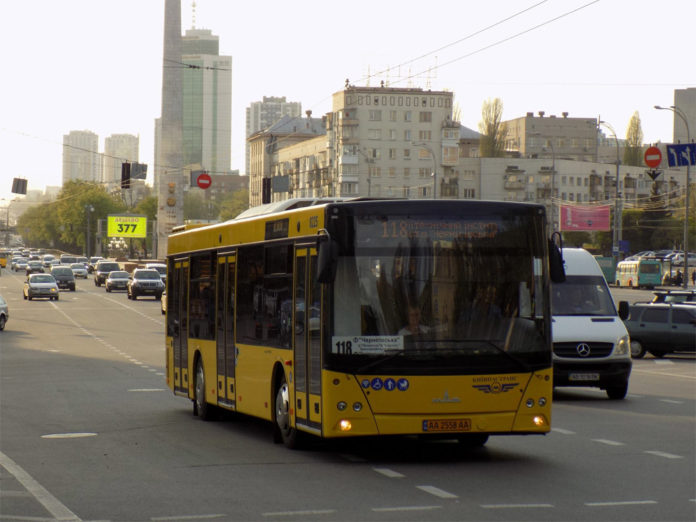 Городской низкопольный автобус МАЗ 203 в Киеве
