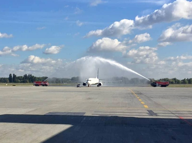 Встреча водяной аркой первого рейса Myway Airlines в аэропорту Борисполь