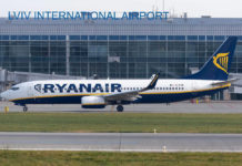 Boeing 737-800 Ryanair во Львове