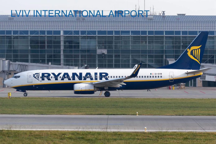 Boeing 737-800 Ryanair во Львове