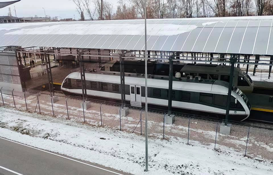 Железнодорожная станция в аэропорту Борисполь с поездами PESA