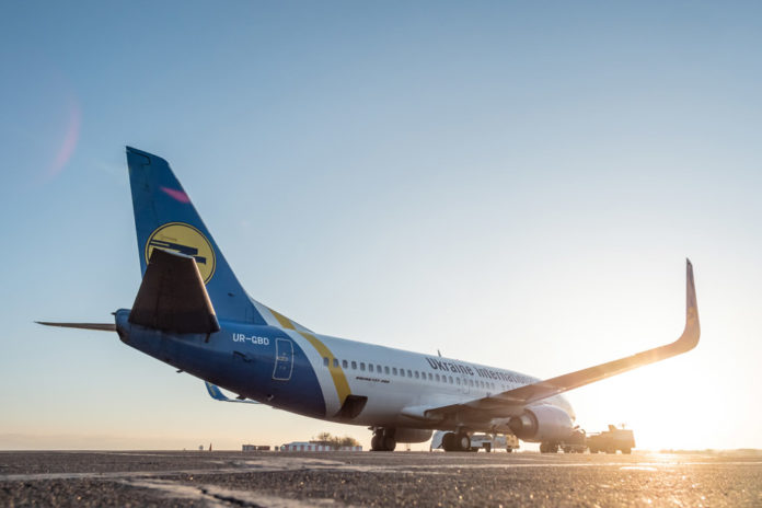 Boeing 737-300 UR-GBD. МАУ. Фото авиакомпании