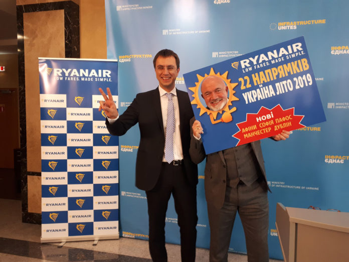 Коммерческий директор Ryanair Дэвид О’Брайан и министр инфраструктуры Украины Владимир Омелян. Фото: Ryanair