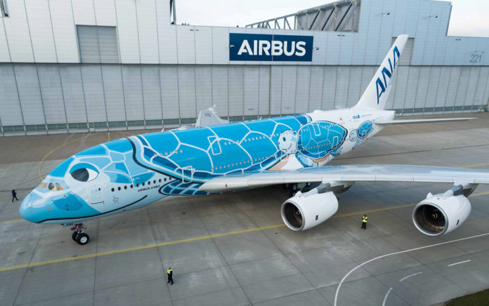 Первый лайнер-гигант для All Nippon Airways в специальной ливрее с черепахой