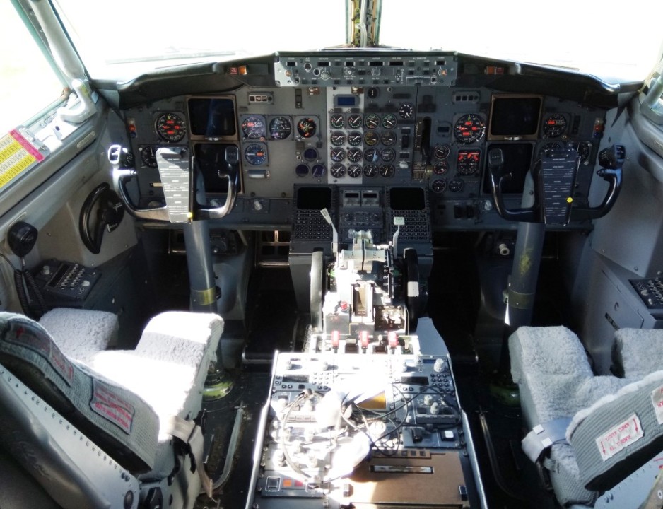 Кабина пилотов Boeing 737-500 "Трансаэро" VP-BYO