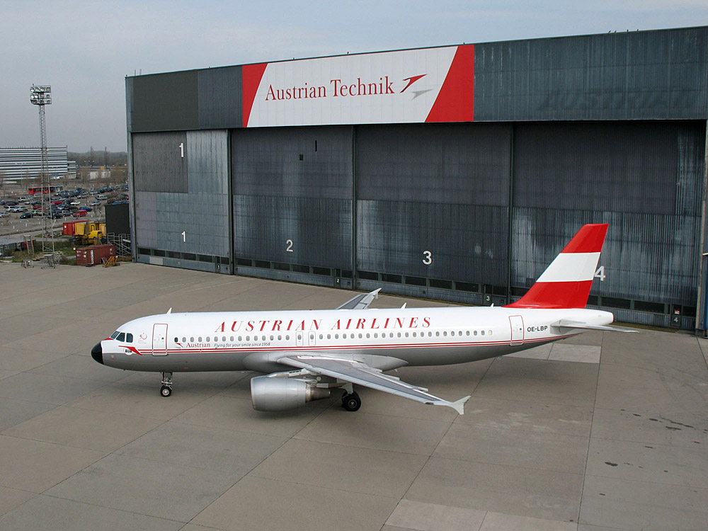Airbus A320 Austrian Airlines в ливрее 1960-х годов