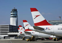 Самолеты Austrian Airlines в базовом аэропорту - Вена Швехат