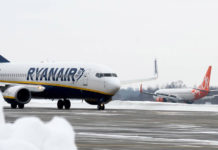 Самолеты Ryanair и SkyUp в аэропорту Львов