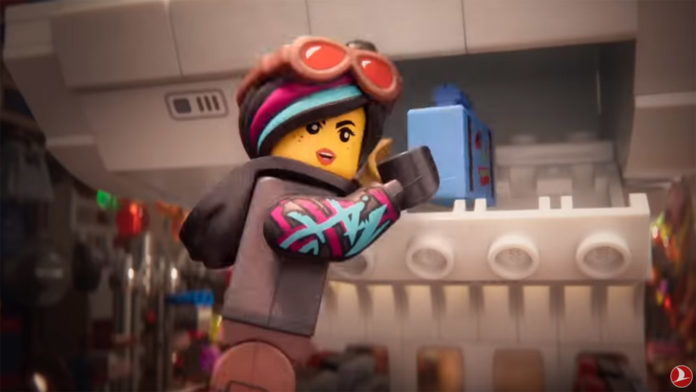 Кадр из второго safety video Turkish Airlines в стиле Lego