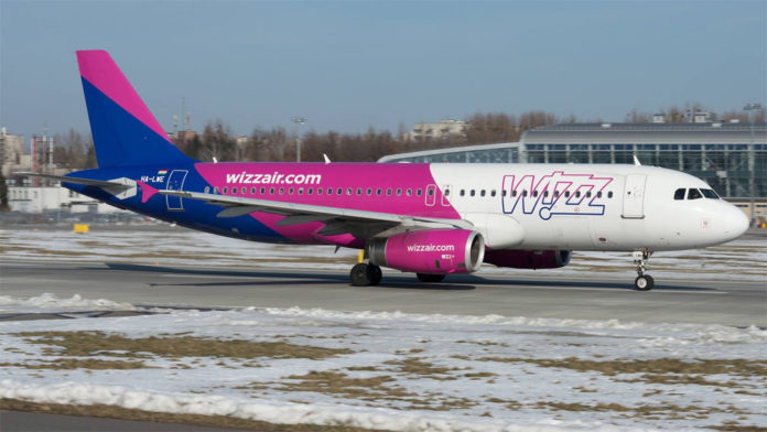 Самолет Wizz Air Airbus A320 в аэропорту Львов