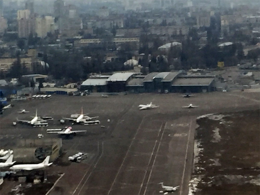 Вид на расширенный терминал А в аэропорту Жуляны, 24 февраля 2019 года