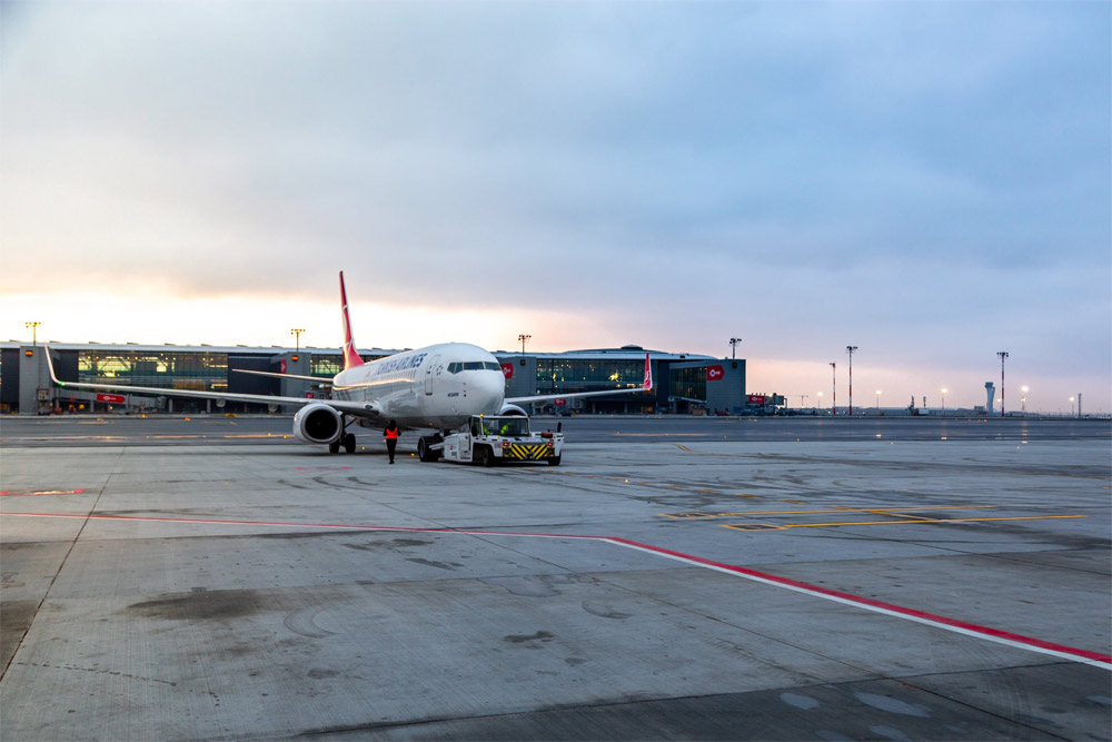 Самолет Turkish Airlines в новом аэропорту Стамбула