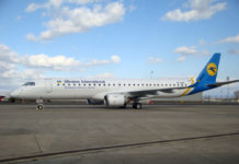 Embraer 195 МАУ с регистрационным номером UR-EMG