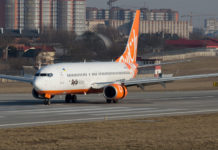 Boeing 737-800 SkyUp