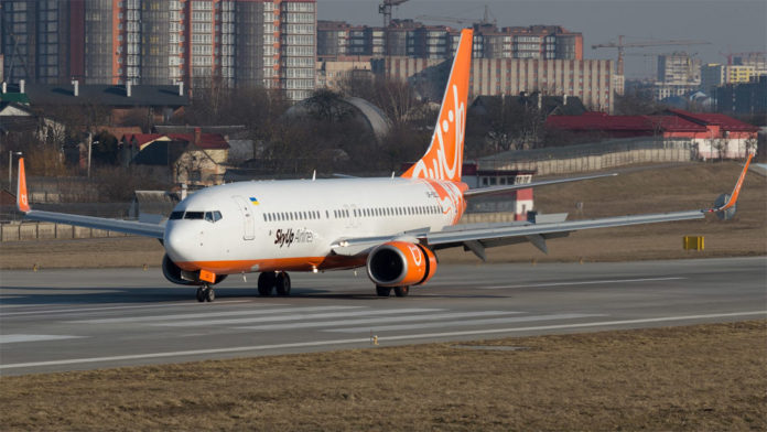 Boeing 737-800 SkyUp