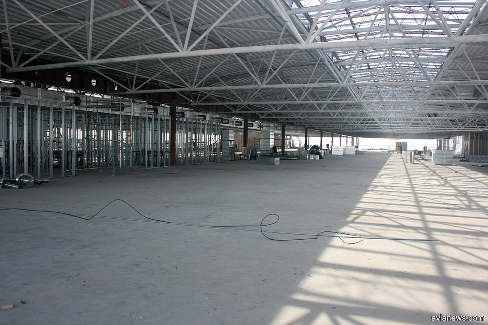 Зал вылета терминала F в марте 2010 года