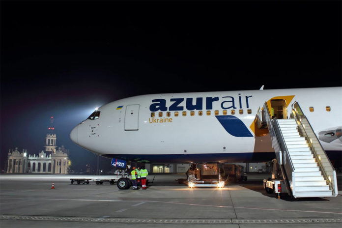 Boeing 767 Azur Air Ukraine в аэропорту Харькова