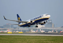 Взлет Boeing 737-800 Ryanair