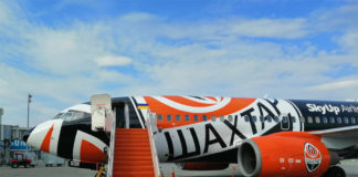 Boeing 737-700 SkyUp в специальной ливрее футбольного клуба Шахтер