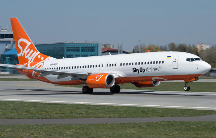 Взлет Boeing 737-800 SkyUp UR-SQH
