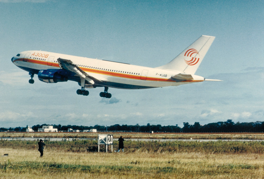 Первый полет Airbus A300B