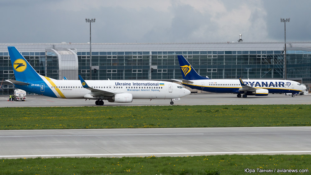 Самолеты МАУ и Ryanair