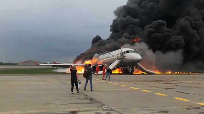 Горящий Superjet 100 