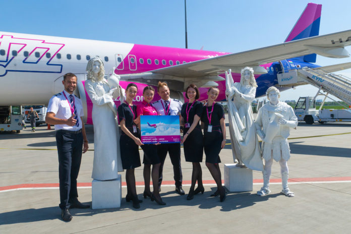 Wizz Air отметила запуск первых рейсов в Грецию из Киева