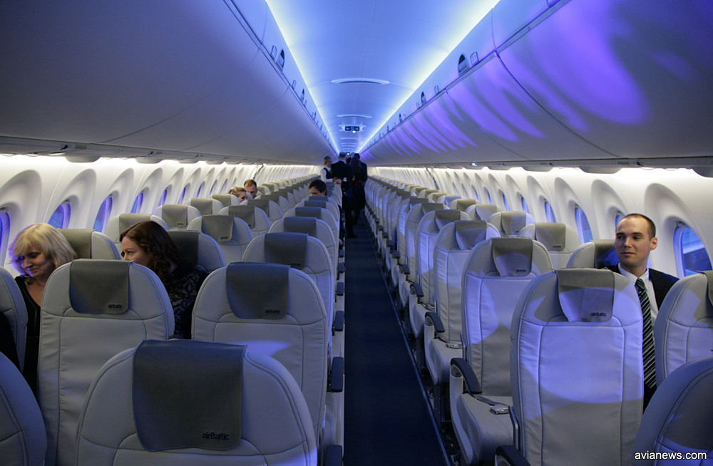 Салон самолета Airbus A220-300 airBaltic