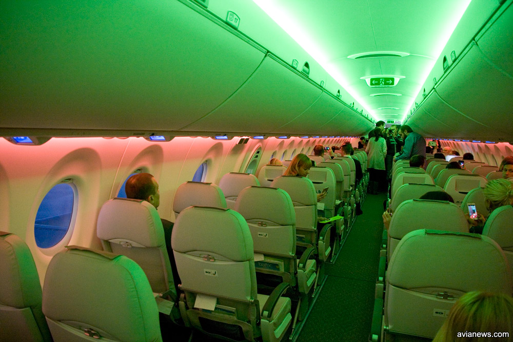 Подсветка в салоне A220-300 может менять цветовой оттенок