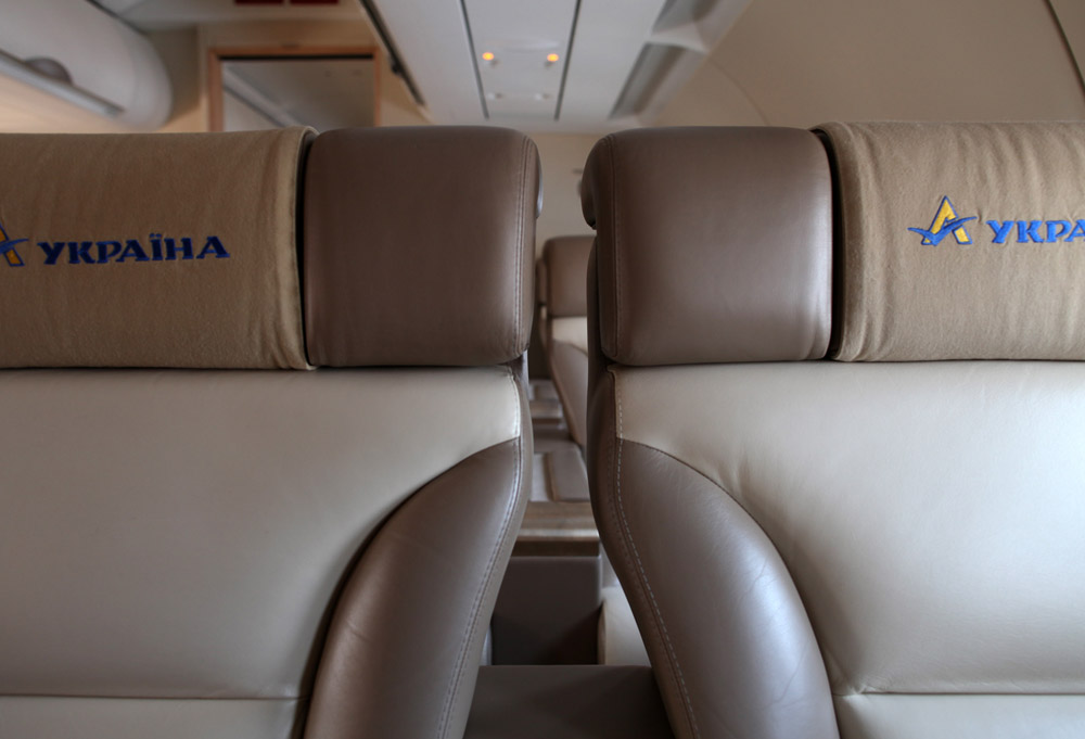 Салон самолета Airbus A319 ГАП "Украина" UR-ABA