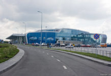 Суточная парковка рядом с терминалом в аэропорту Львов