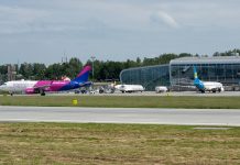 Самолеты Wizz Air, Lufthansa и МАУ в аэропорту Львов