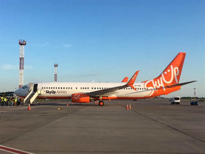 Boeing 737-800 UR-SQG SkyUp