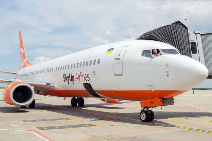 Boeing 737-800 SkyUp в аэропорту Харькова