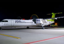Bombardier Q400 airBaltic в аэропорту Львов
