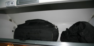 Авіакомпанія Condor почала продавати місця для ручної поклажі в літаках Ручная кладь на багажной полке в салоне самолета