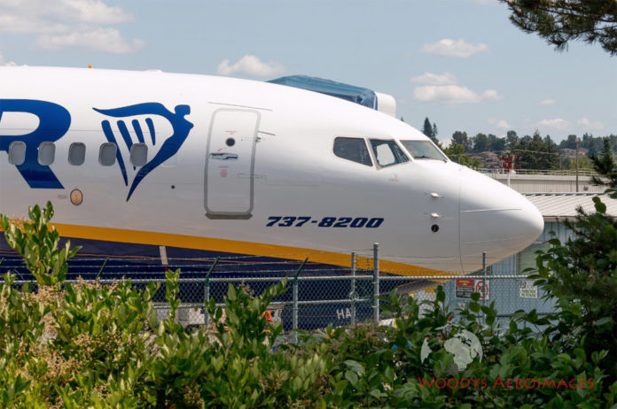 Boeing 737 MAX 200 Ryanair с обозначением модели 737-8200