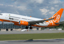 Взлет Boeing 737-700 SkyUp