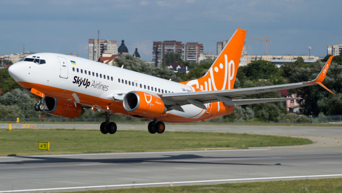 Boeing 737-700 UR-SQD SkyUp
